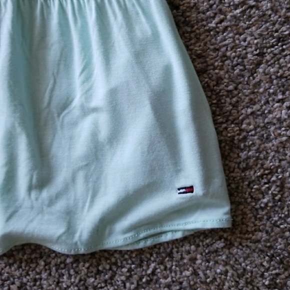 Top. - Picture 2 of 2